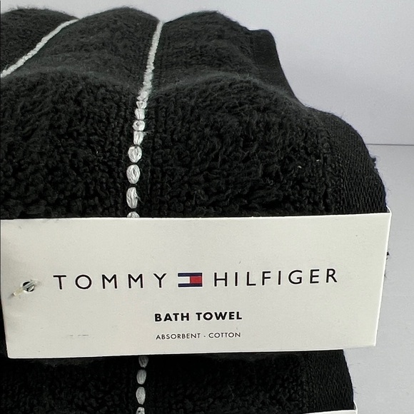 Tommy Hilfiger Bath Towels Set of 2 Park Stripe Black White Plush Cotton NEW - Picture 2 of 8